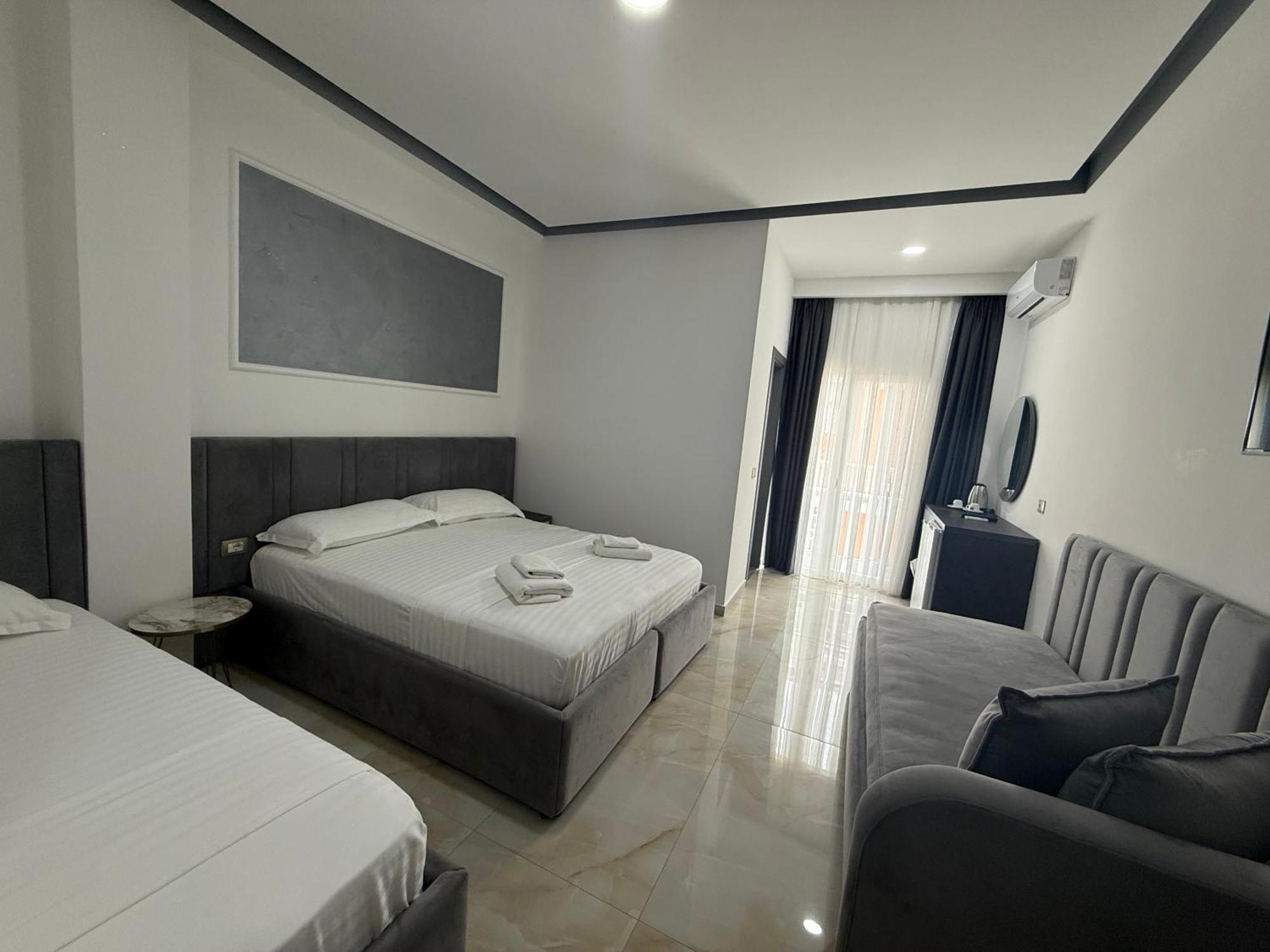 Hotel Leodori 1 Shëngjin Extérieur photo
